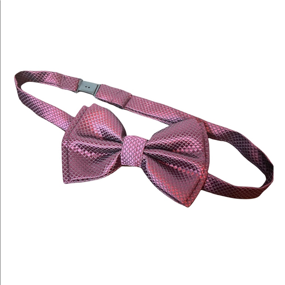 Burgundy prettied adjustable men’s dress bow tie 
Guc